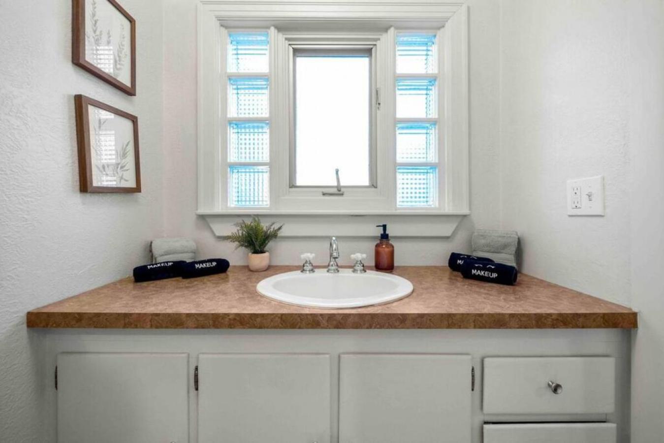 Stylish 1920s Downtown Unit With Hottub * Flagstaff